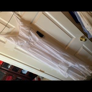 🆕 without tags GUESS White Dress